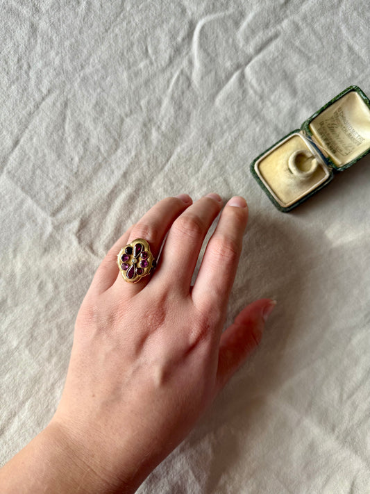 Bague ancienne victorienne en or avec améthystes et perles