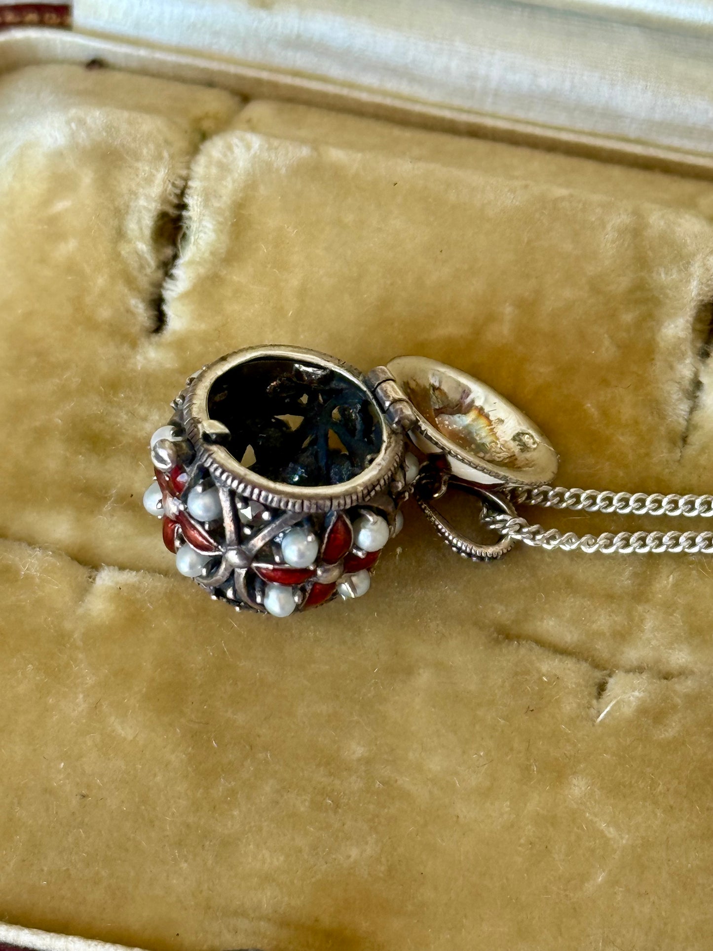 Pre-owned Vinaigrette Enamelled Silver Pendant