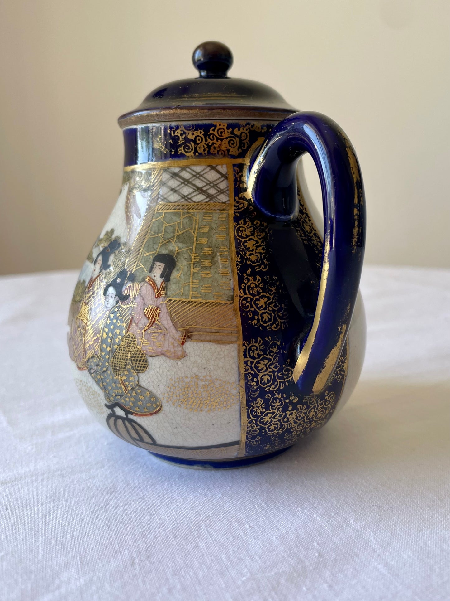 Antique Satsuma Teapot, Meiji period (c.1880s)